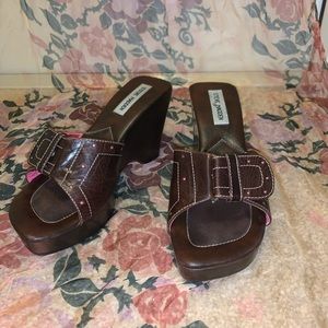BROWN STEVE MADDEN HEELS